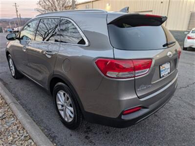2017 Kia Sorento LX   - Photo 3 - Knoxville, TN 37919