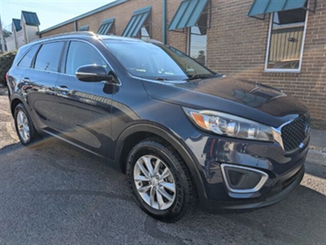 2016 Kia Sorento LX   - Photo 1 - Knoxville, TN 37919