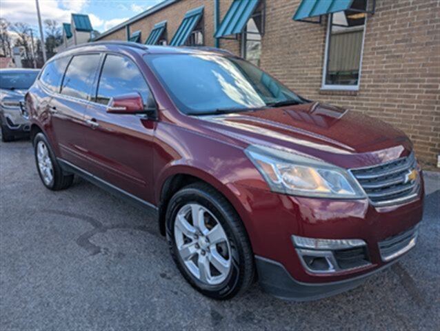 2017 Chevrolet Traverse LT   - Photo 1 - Knoxville, TN 37919