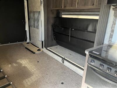 2017 ICONIC 2817 FIFTH WHEEL TOY HAULER 2817 - Photo 8 - Santee, CA 92071