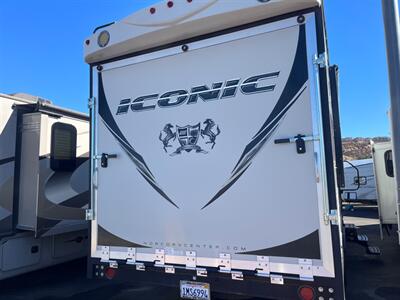 2017 ICONIC 2817 FIFTH WHEEL TOY HAULER 2817 - Photo 2 - Santee, CA 92071