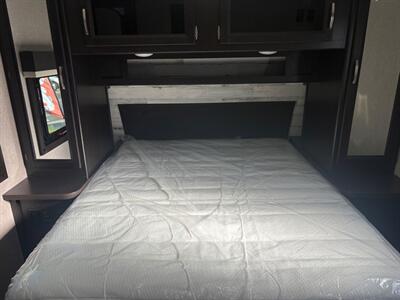 2021 Jayco JAYFLIGHT 27L 27L   - Photo 14 - Santee, CA 92071