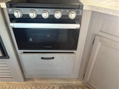 2021 Jayco JAYFLIGHT 27L 27L   - Photo 13 - Santee, CA 92071