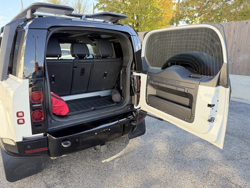 2023 Land Rover Defender 90 X-Dynamic SE - Photo 27 - Nashville, TN 37210