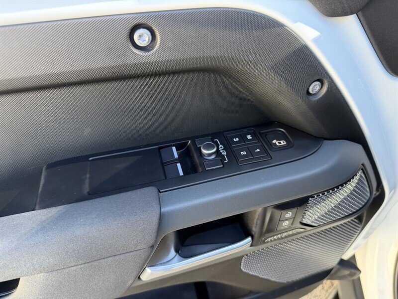 2023 Land Rover Defender 90 X-Dynamic SE - Photo 16 - Nashville, TN 37210