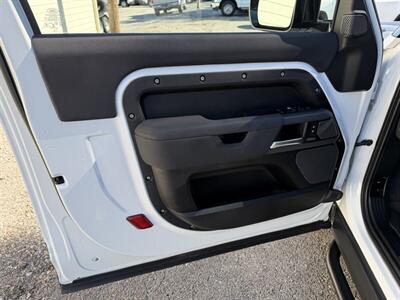 2023 Land Rover Defender 90 X-Dynamic SE - Photo 15 - Nashville, TN 37210
