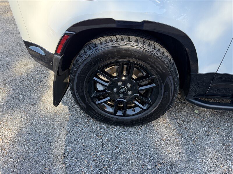 2023 Land Rover Defender 90 X-Dynamic SE - Photo 9 - Nashville, TN 37210