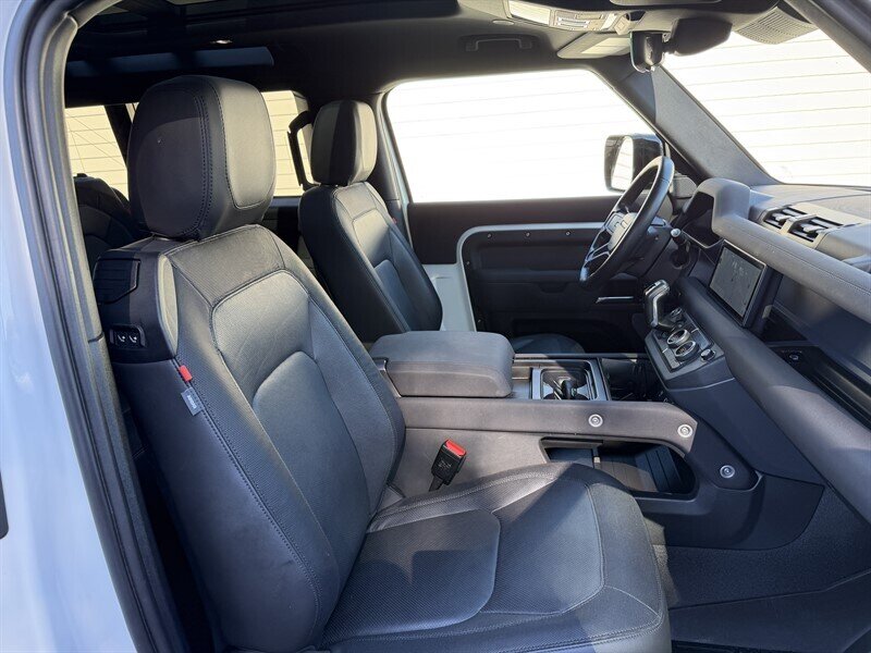 2023 Land Rover Defender 90 X-Dynamic SE - Photo 32 - Nashville, TN 37210