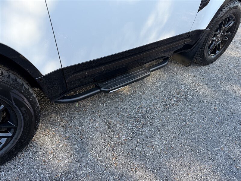 2023 Land Rover Defender 90 X-Dynamic SE - Photo 10 - Nashville, TN 37210