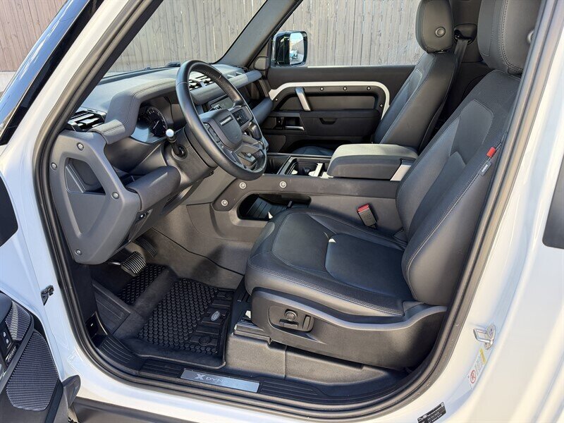 2023 Land Rover Defender 90 X-Dynamic SE - Photo 18 - Nashville, TN 37210