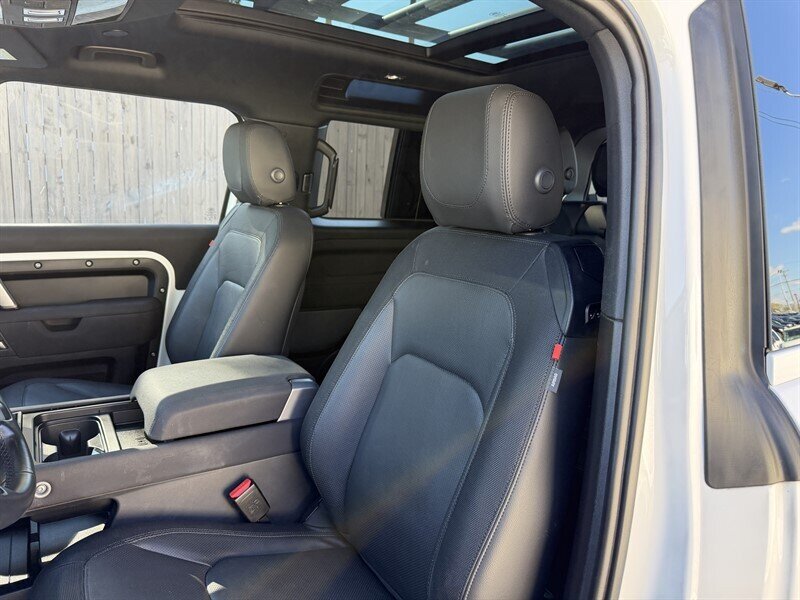 2023 Land Rover Defender 90 X-Dynamic SE - Photo 21 - Nashville, TN 37210