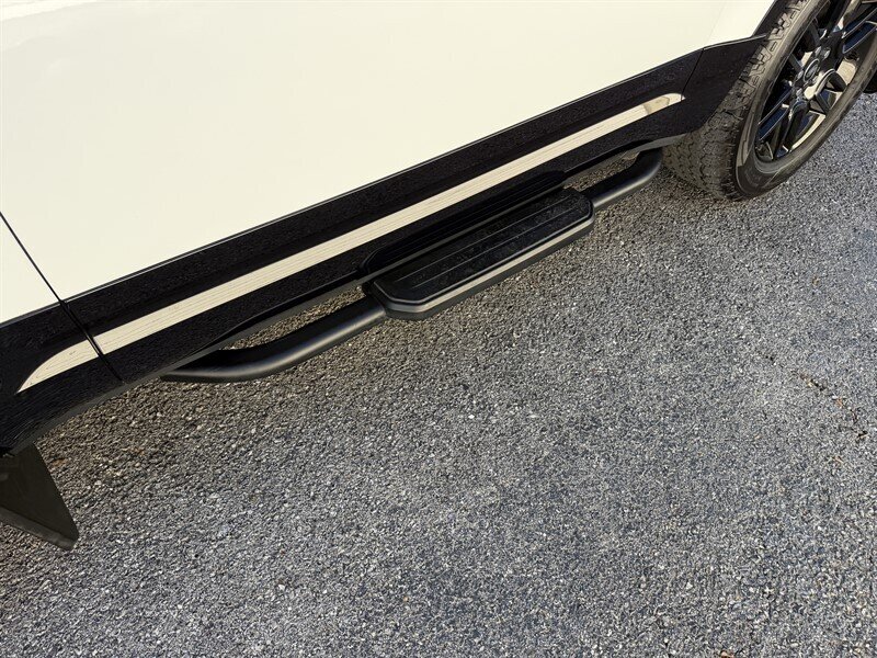 2023 Land Rover Defender 90 X-Dynamic SE - Photo 13 - Nashville, TN 37210