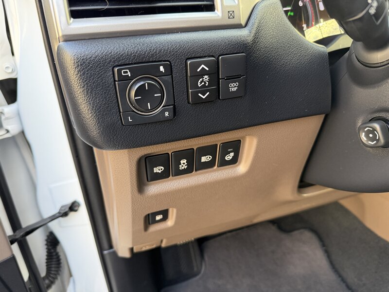 2022 Lexus GX 460 - Photo 36 - Nashville, TN 37210