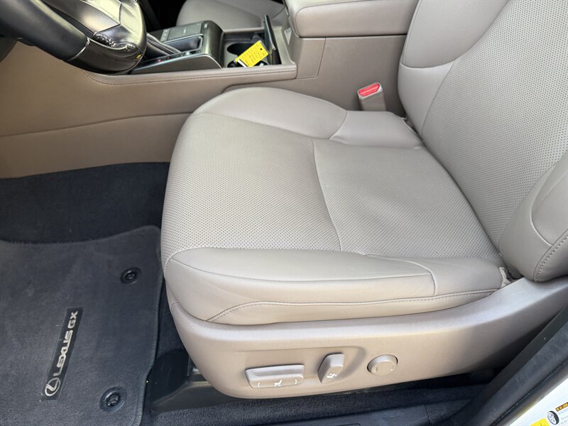 2022 Lexus GX 460 - Photo 21 - Nashville, TN 37210