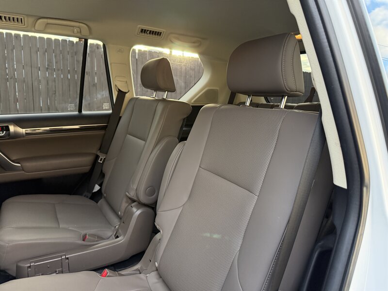 2022 Lexus GX 460 - Photo 26 - Nashville, TN 37210