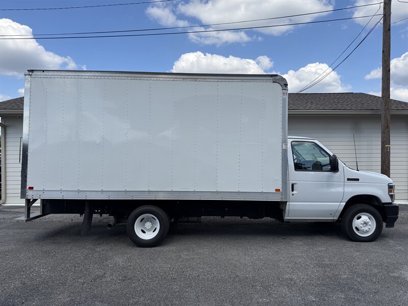 2023 Ford E-350 SD   - Photo 1 - Nashville, TN 37210