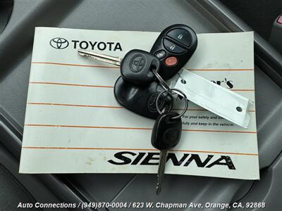 2006 Toyota Sienna LE 7 Passenger   - Photo 27 - Orange, CA 92868
