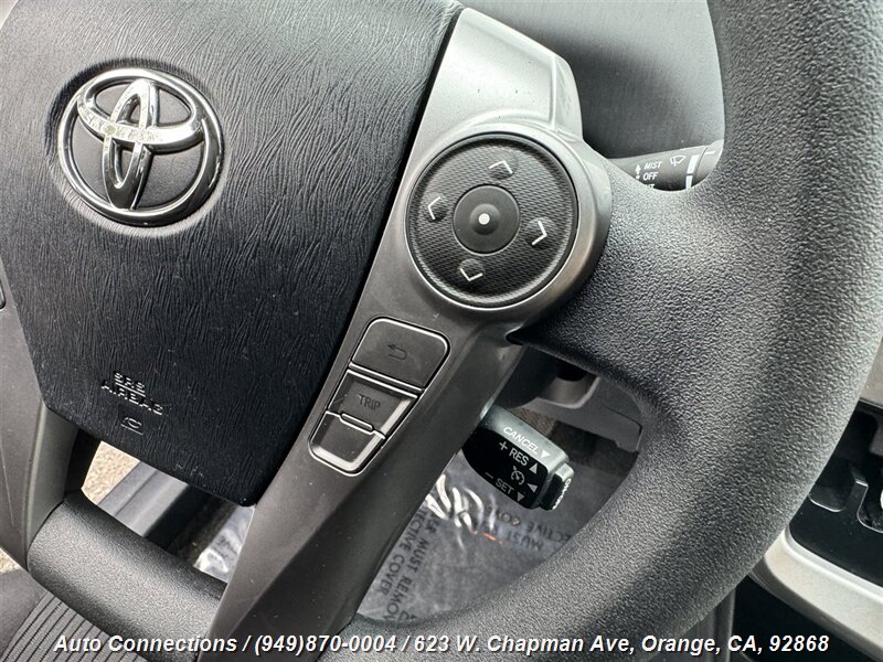 2015 Toyota Prius v Five photo