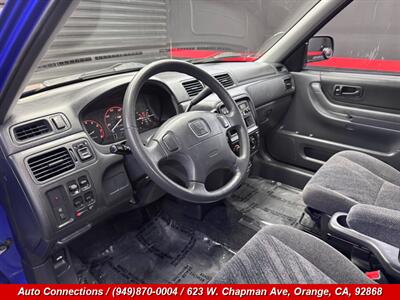 2001 Honda CR-V LX   - Photo 11 - Orange, CA 92868