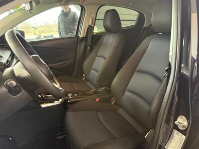 2019 Toyota Yaris LE   - Photo 8 - Newark, IL 60541