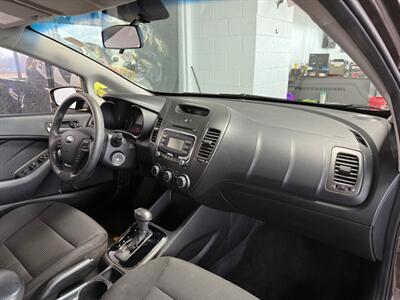 2017 Kia Forte LX - Photo 6 - Newark, IL 60541