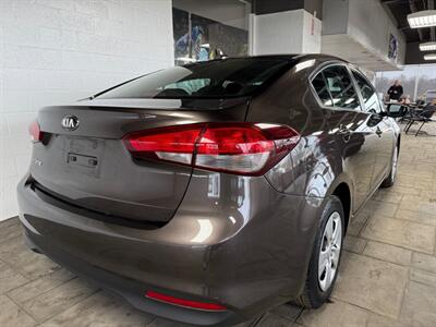 2017 Kia Forte LX - Photo 5 - Newark, IL 60541