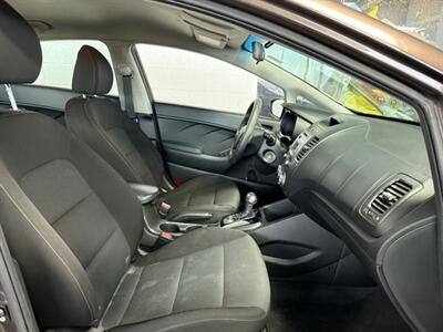2017 Kia Forte LX - Photo 7 - Newark, IL 60541