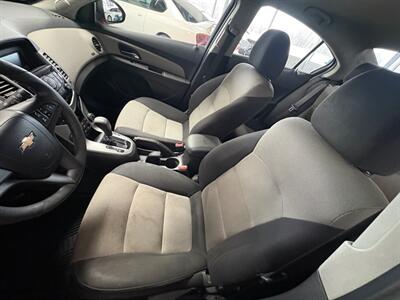 2015 Chevrolet Cruze LS Auto   - Photo 6 - Newark, IL 60541