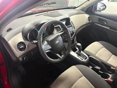 2015 Chevrolet Cruze LS Auto   - Photo 5 - Newark, IL 60541