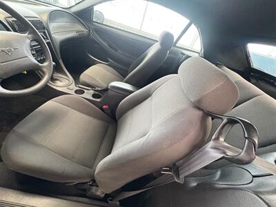 2001 Ford Mustang   - Photo 7 - Newark, IL 60541