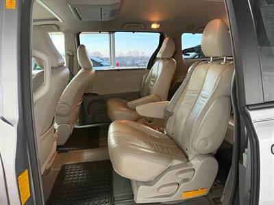 2012 Toyota Sienna XLE 8-Passenger - Photo 12 - Newark, IL 60541