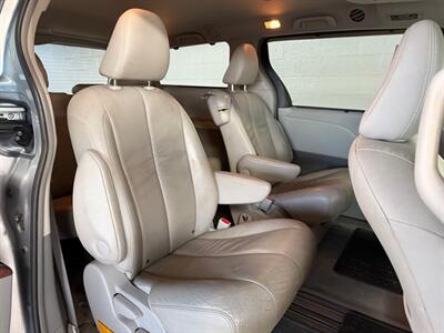 2012 Toyota Sienna XLE 8-Passenger - Photo 10 - Newark, IL 60541