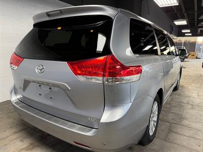 2012 Toyota Sienna XLE 8-Passenger - Photo 3 - Newark, IL 60541