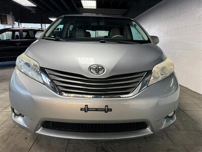 2012 Toyota Sienna XLE 8-Passenger - Photo 2 - Newark, IL 60541