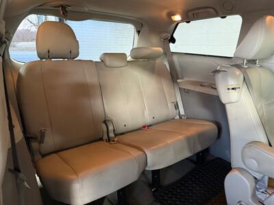 2012 Toyota Sienna XLE 8-Passenger - Photo 11 - Newark, IL 60541