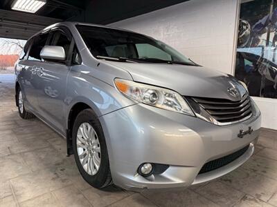 2012 Toyota Sienna XLE 8-Passenger - Photo 1 - Newark, IL 60541