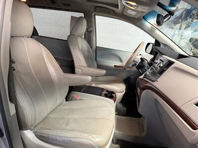 2012 Toyota Sienna XLE 8-Passenger - Photo 8 - Newark, IL 60541