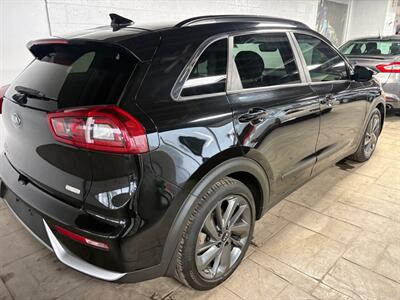 2017 Kia Niro EX Premium   - Photo 2 - Newark, IL 60541