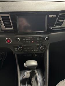 2017 Kia Niro EX Premium   - Photo 9 - Newark, IL 60541