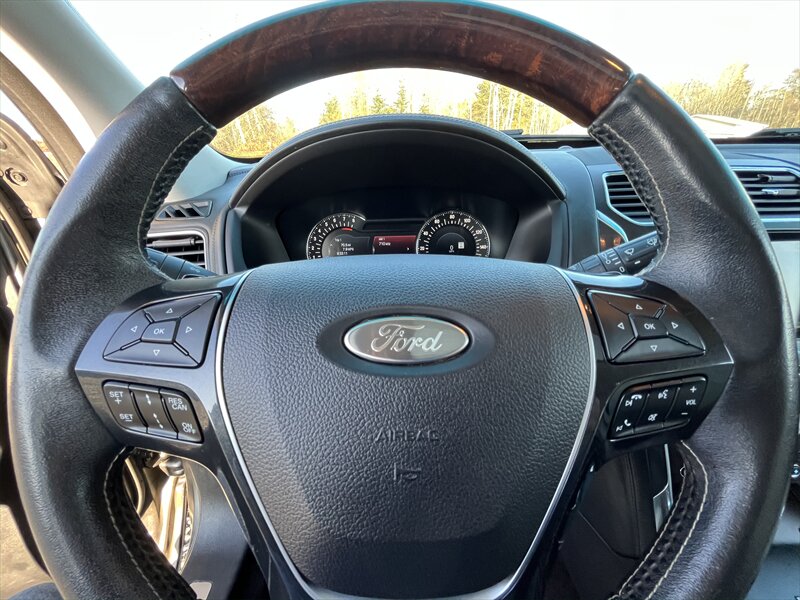 2016 Ford Explorer Platinum photo