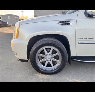 2014 Cadillac Escalade ESV Luxury   - Photo 13 - Winston Salem, NC 27106