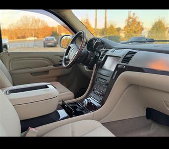 2014 Cadillac Escalade ESV Luxury   - Photo 29 - Winston Salem, NC 27106