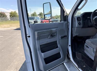 2009 Ford E-450 SD   - Photo 18 - Winston Salem, NC 27106