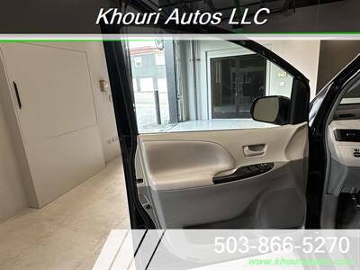 2014 Toyota Sienna LE Mobility 7-Passenger   - Photo 9 - Portland, OR 97214