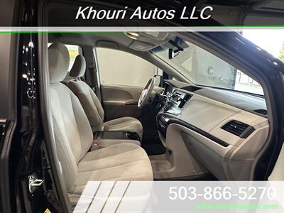 2014 Toyota Sienna LE Mobility 7-Passenger   - Photo 19 - Portland, OR 97214