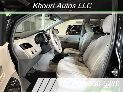2014 Toyota Sienna LE Mobility 7-Passenger   - Photo 11 - Portland, OR 97214