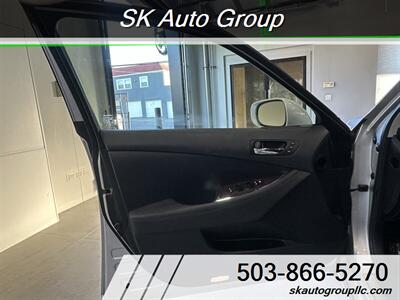 2011 Lexus ES 350   - Photo 18 - Portland, OR 97214