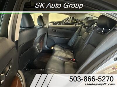 2011 Lexus ES 350   - Photo 23 - Portland, OR 97214