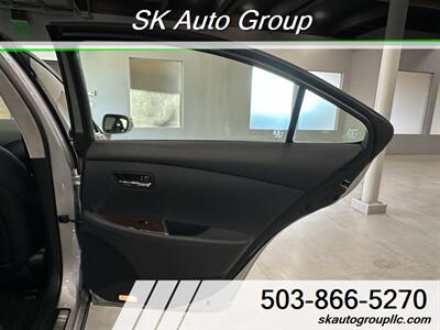 2011 Lexus ES 350   - Photo 29 - Portland, OR 97214