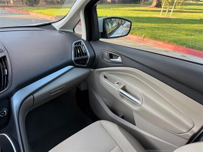 2013 Ford C-MAX Hybrid SE - Photo 15 - Fremont, CA 94536